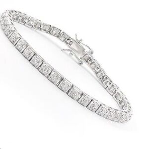 .32 CTs natural diamond bracelet